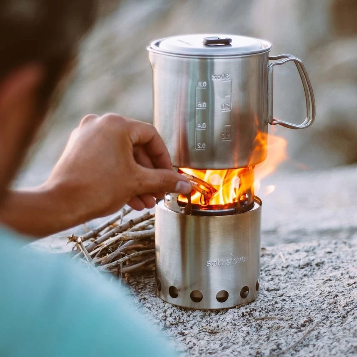 Solo Stove Lite Draagbare Kooktoestel. Geen Vloeibare Brandstof Nodig. Krachtige Efficiënte Houtverbranding En Weinig Rook. Voor 1-2 Personen, 304 Roestvrijstaal, Compact ⌀ 10,8 Cm, Hoogte 14,5 Cm, 255g. 4 Solo Stove Lite Draagbare Kooktoestel. Geen Vloeibare Brandstof Nodig. Krachtige Efficiënte Houtverbranding En Weinig Rook. Voor 1-2 Personen, 304 Roestvrijstaal, Compact ⌀ 10,8 Cm, Hoogte 14,5 Cm, 255g. - Afbeelding 2