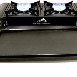 T&S - Draagbaar Dubbel Gasvuur Met Grillplaat En Transportkist - Camping Kooktoestel - Kookstel - Bakplaat - Gasfornuis - 2 Pits - Elektrische Ontsteking - Kookvuur - Kampeer Vuur -Goedkope Licht Tent Winkel 1200x830